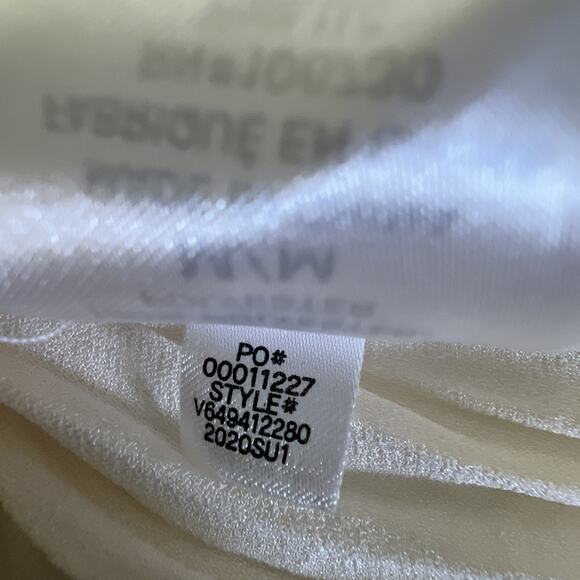 Vince Medium sleeveless career button front pleated top shirt New $275.00 NWT - Picture 8 of 10